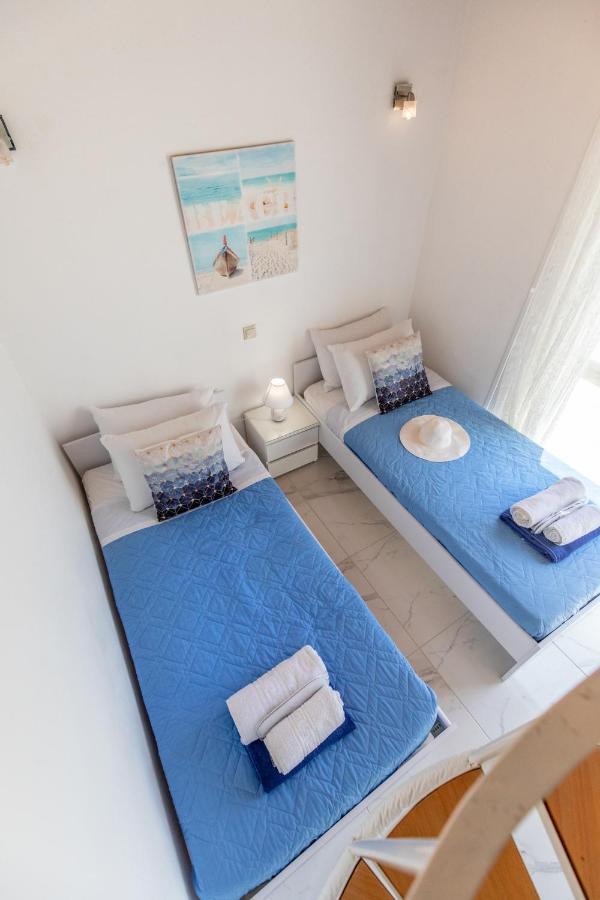 White Blue Villa Lakhania Ngoại thất bức ảnh