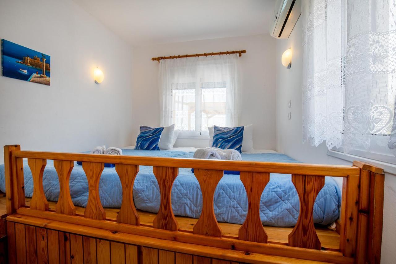 White Blue Villa Lakhania Ngoại thất bức ảnh